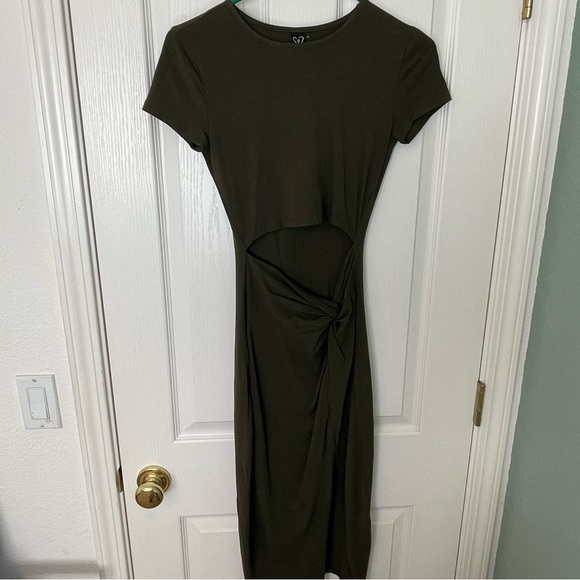 Windsor Dresses & Skirts - Windsor Dark Green Twist Midi Dress